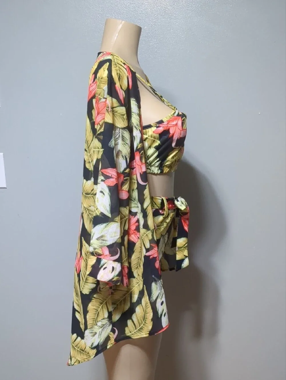 Vacation Resort Beach-Tropical Floral 3-Piece- Black with Green & Coral, Small